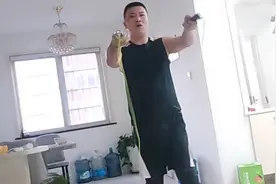 坚持锻炼，跳绳十分钟等于跑步半小时，还在学习中视频封面