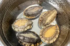 第一次做鲍鱼，简单的家常做法好吃极了！视频封面
