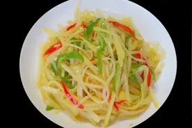 青椒土豆丝家常做法，懒人菜快手菜人人爱，酸甜脆爽超级下饭。