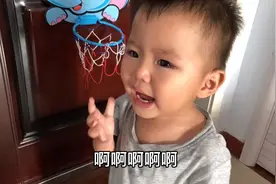 奶爸独自带双胞胎宝宝，发生了什么？弟弟却哇哇哭着向妈妈告状视频封面