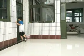 教儿子翻跟头，没想到自己三十多了还可以翻起来