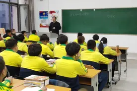 鄂尔多斯生态环境职业学院院长进教室讲党课！视频封面