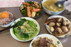 今日「冷」8度的香港，買了一堆菜，色香味俱全呢！视频封面