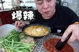 今儿做个爆辣的，泰式魔鬼辣椒酱，一口下去就冒汗，得劲儿！视频封面