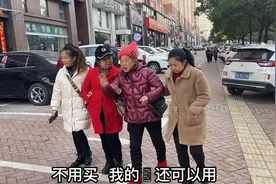 也许这就是幸福，可以一家人牵着妈妈的手逛街。视频封面