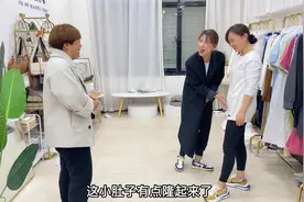嫂子饭量大增身材走形，还让小菲准备好大礼，难道是有三胎了？视频封面
