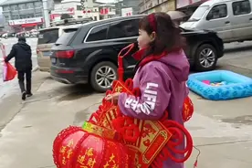 这炫彩旋转灯笼今年第一次在我们木塔乡出现，城里卖得很火爆视频封面