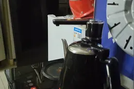 一个人喝的是寂寞，是孤独视频封面