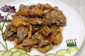 天津传统名菜老爆三，碗汁这样调，蒜香浓郁、 外焦里嫩、真地道