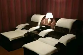 足浴店里的女技师视频封面