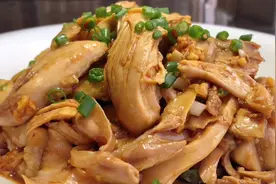 厨师长教你白斩鸡的家常做法，步骤详细，鲜嫩多汁下酒又下饭视频封面