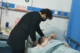 妈妈这辈子病魔缠身，忍受了常人无法忍受的疼痛，一条脚又小又短视频封面