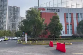 成人“加强针”开打首日，打的人多吗？打完啥感受？记者亲身体验图片