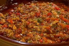 想吃辣椒酱，自己在家就能做，香辣过瘾，做法简单，放半年都不坏