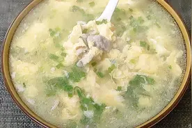 鸡蛋瘦肉汤好喝的做法，鲜香嫩滑，营养丰富，老人孩子都爱喝