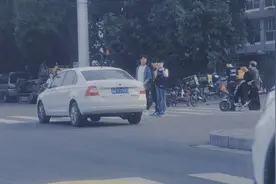 看好你们的女朋友，我要上街砸场子了！视频封面