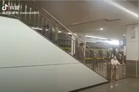 深圳站始发（时间07：48）K446，到09：31才开行，铁总得举一反思视频封面