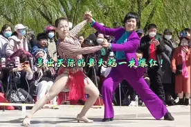 60岁退休大妈爱上跳舞，着装大胆舞姿奔放，一夜火爆全网！视频封面