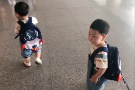 军娃不远千里 向爸爸奔赴而来视频封面