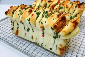 葱香肉松手撕面包，无需整形，方法简单步骤少，一片一片撕着吃