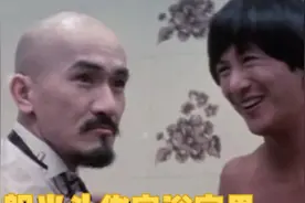盘点影视爆笑片段：许冠杰躲麦嘉浴室里，结果麦嘉老婆进去了。视频封面