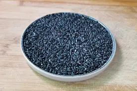 看看你家的黑米是不是染色的，教你一秒辨别，以后别再买错了视频封面