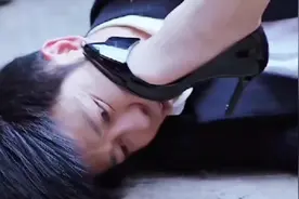 女老大将卧底狠狠踩在脚下视频封面