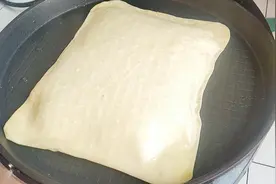 正宗香酥鸡蛋灌饼，只要学会这几个技巧，做的外皮酥脆个个鼓大泡视频封面