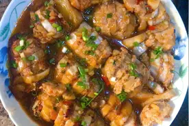 非常好吃的茄子夹肉做法，两份钟就可以学会了