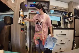 自驾旅行路上傻妞感觉身体不舒服去医院做了检查医生让住院治疗视频封面