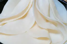 春饼加入2种食材，不破也不粘，一斤面粉一锅出22张薄饼，真厉害