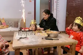 两姐妹过生日一家五口幸福简单，回忆点点滴滴，感谢大家一路陪伴视频封面