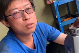 分辨机油真假用防伪码能分辨出来吗？让干了十多年的修理工告诉你视频封面