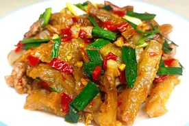 贵州特色小炒之一，“糟辣椒炒冻魔芋”酸辣开胃越嚼越香，超下饭视频封面