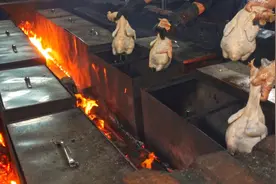 山中美食柴烧焖鸡，选用放山鸡，放进砖造炉里焖烤，酥脆又美味视频封面
