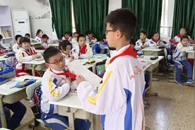 轻叩诗歌大门视频封面