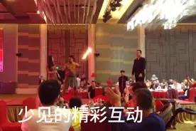 舞台上下美女互动精彩镜头视频封面