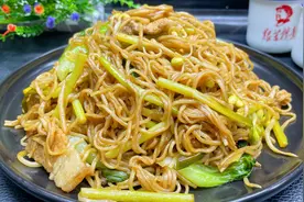 河南焖面，很多人第一步就错了，教你正确做法，不粘不坨又解馋视频封面