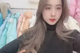 黑红配超经典，最后一批圣诞红小香风羽绒服，喜欢红色的看过来视频封面