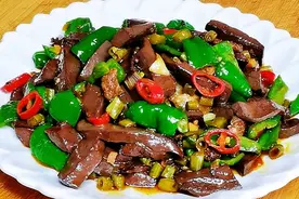家常小炒猪血这样做，滑嫩入味又美味，开胃又下饭，上桌特受欢迎视频封面
