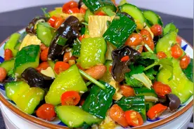 凉拌黄瓜，切记不要直接放盐，大厨教你正确做法，比饭店的还好吃