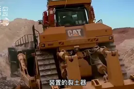 世界上最大的推土机，一铲可以推土60多立方，简直是开山神推视频封面