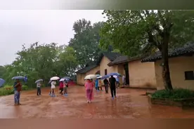 走近湖南宁乡花明楼炭子冲，参观刘少奇故居，缅怀革命先烈视频封面