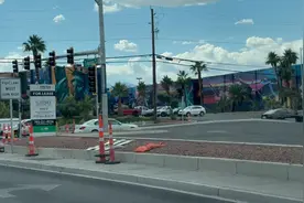 赌城拉斯维加斯，大街上的女人是一道闪亮的风景线