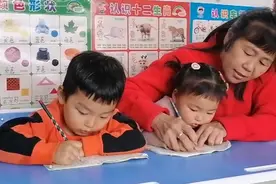60后奶奶帮忙带两孙，有必要这样天天督促四岁大宝写作业吗？视频封面