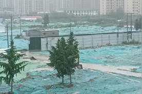 临沂河东区!路上有积水了，我觉得不能发水😂