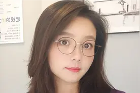 眼镜哥武汉店美女负责人，号称眼镜界第一美女讲解眼镜脸型与穿搭视频封面