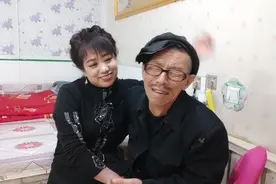 女人的嘴，火车道的轨……
