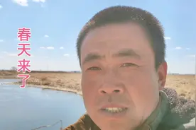 春天天气渐暖，冰雪消融，开江鱼漂起来视频封面
