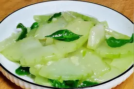 家常清炒冬瓜这样做，清甜爽口不出水，营养少油入味，减脂更健康